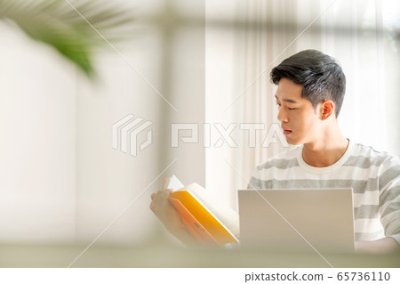 男性商務學生 65736110