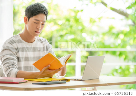 Male business student Male business student 65736113