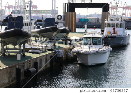 Ships at Aomi Pier 65736257