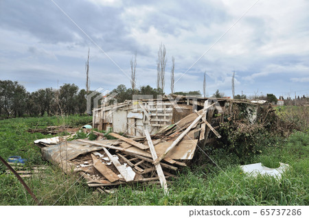 collapsed hut 65737286