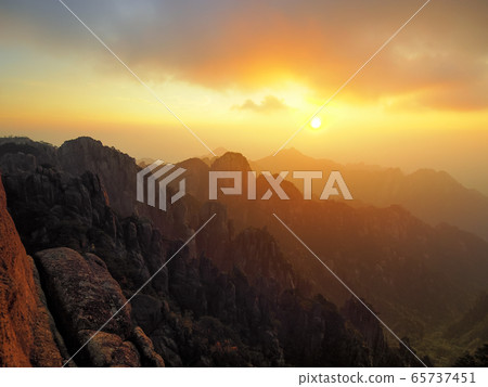 Huangshan (Yellow Mountains) 65737451