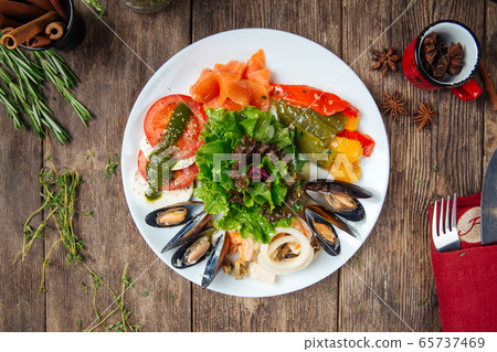 Appetizer with mussels shrimp salmon and salad 65737469