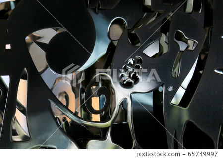 用複雜的鐵板製成的藝術品 用複雜的鐵板製成的藝術品 65739997