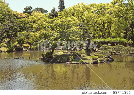 Rough finish, Tsurumai park entourage 65741595