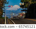 National highway No. 134 heading to the magnificent Mount Fuji under the refreshing blue sky of Japan's tourist attraction Inamura Gasaki 65745121