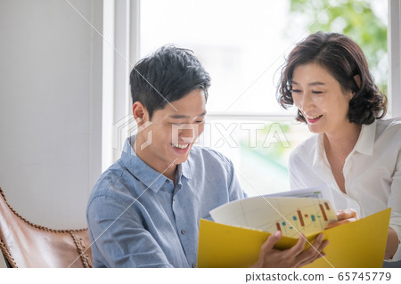 Business men and women office workers Business men and women office workers 65745779