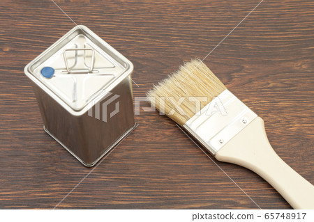 油漆和刷子 65748917