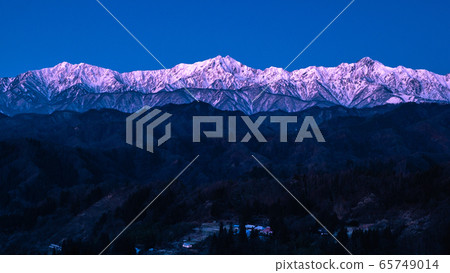 從品川和小川村看初冬的北阿爾卑斯山(黎明前) 從品川和小川村看初冬的北阿爾卑斯山(黎明前) 65749014