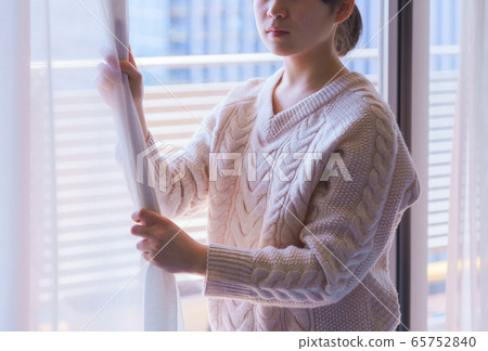 Morning daylight ventilation curtain open woman young child Japanese person refreshing Asahi window spring Morning daylight ventilation curtain open woman young child Japanese person refreshing Asahi window spring 65752840