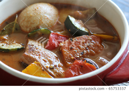 Soup curry with lots of vegetables Soup curry with lots of vegetables 65753337