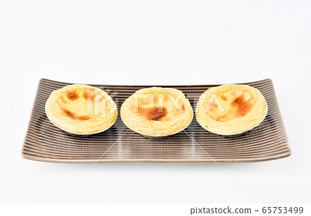 Egg tart, traditional Portuguese dessert 65753499