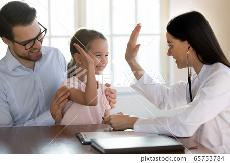 Smiling female doctor greeting with little child patient in hospital Smiling female doctor greeting with little child patient in hospital 65753784