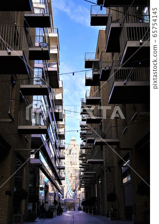  Tower Bridge 65754145