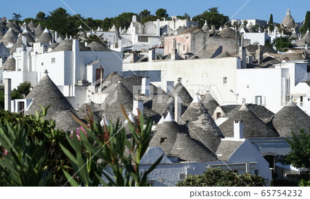 陽光明媚的阿爾貝羅貝洛世界遺產意大利 65754232