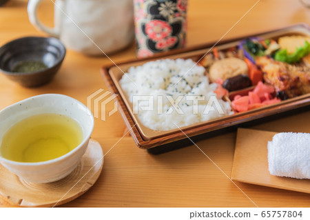 Lunch image 65757804