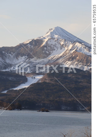Mt. Bandai and Lake Inawashiro in snowy scenery Mt. Bandai and Lake Inawashiro in snowy scenery 65759535