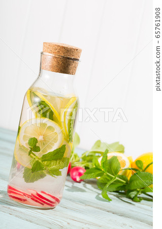 Detox water with lemon, mint and radish-infused water 65761908