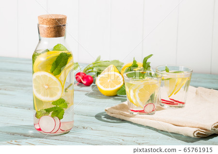 Detox water with lemon, mint and radish-infused water 65761915