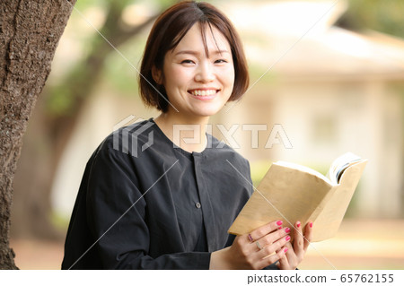 一個女人讀 一個女人讀 65762155