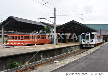 View from the train window of the Ichibata Electric Railway Kitamatsue Line, from Izumoshi Station to Kawato Station and the Taisha Line 65764250