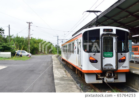 View from the train window of the Ichibata Electric Railway Kitamatsue Line, from Izumoshi Station to Kawato Station and the Taisha Line 65764253