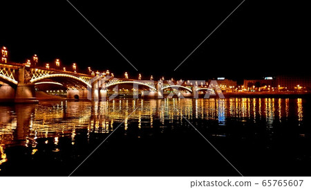 橋 腿 晚上 65765607