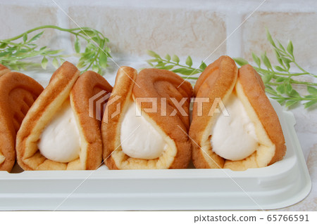 Waffle Western confectionery cream fresh cream dessert Waffle Western confectionery cream fresh cream dessert 65766591