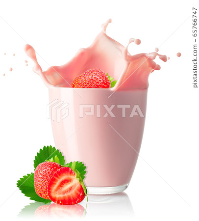 strawberry milkshake in glass 65766747