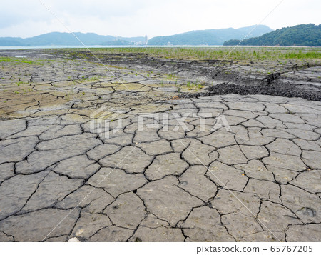 Dried and Cracked Land Dried and Cracked Land 65767205