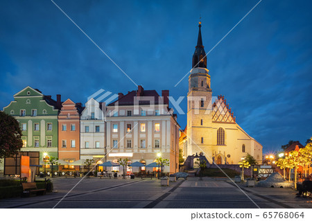 Boleslawiec, Poland. View of Basilica and old buildings on Market Square 65768064
