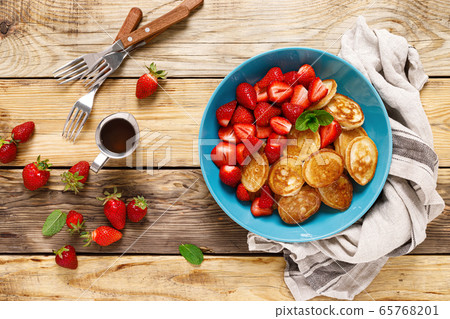 Pancake cereal, mini pancakes with fresh 65768201