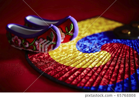 Korean national costume Kossin and Santai three-color fan Korean national costume Kossin and Santai three-color fan 65768808