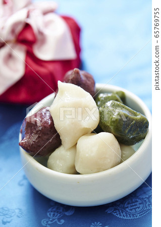 韓國傳統年糕糖果宋Mopyeon Songpyeon圖像 韓國傳統年糕糖果宋Mopyeon Songpyeon圖像 65769755