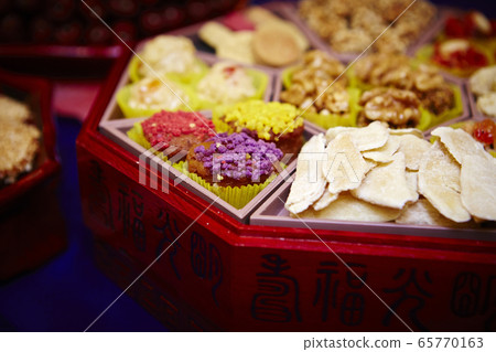 Assorted Korean traditional sweets 65770163