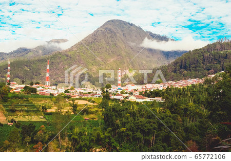 Views mount Lawu, taken from the lake Sarangan 65772106