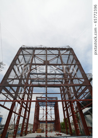 Steel frame being assembled 65772396