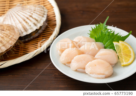 Scallop scallop for sashimi 65773190