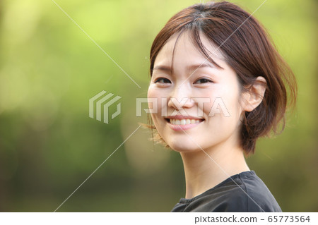 Female portrait 65773564