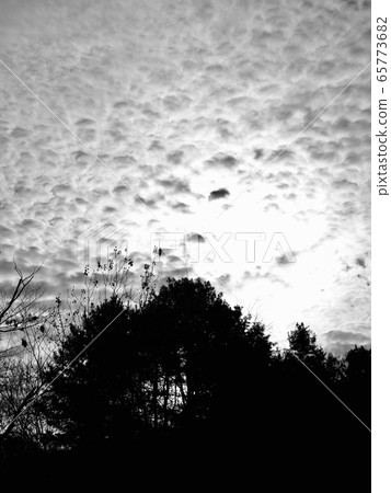 烏雲、天空和山脈 烏雲、天空和山脈 65773682