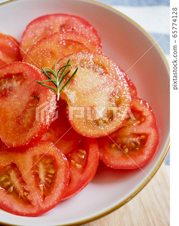 新鮮的有機番茄和糖 65774128