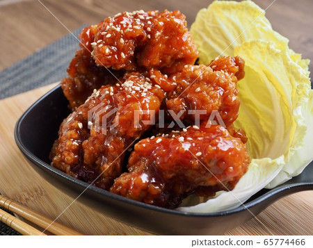 Fried seasoned chicken and cabbage 65774466