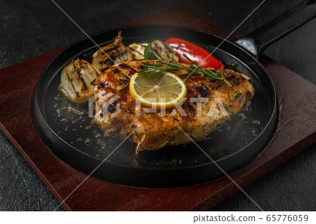 Grilled chicken iron pan and herb roasted chicken 65776059