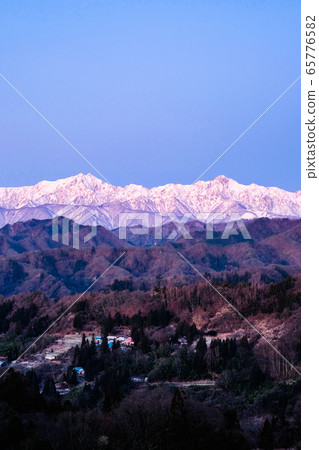 Early winter Northern Alps and Gotateyama mountain range seen from Ogawa village (dawn) 65776582