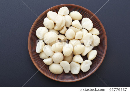 Macadamia Nut 65776587