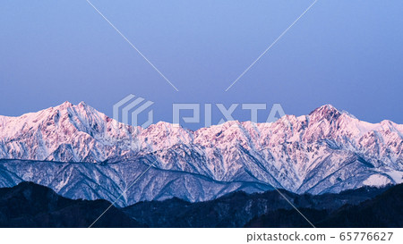 從小川村鹿島Yarigatake和Goryudake(黎明)看到的初冬 從小川村鹿島Yarigatake和Goryudake(黎明)看到的初冬 65776627