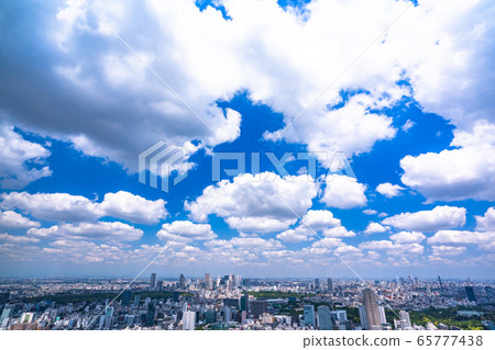《Tokyo》Blue sky and white clouds, Tokyo cityscape 65777438