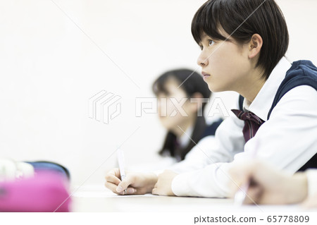 Studying class scene Image of junior and senior high school students Studying class scene Image of junior and senior high school students 65778809