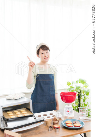 Woman making sweets 65778826