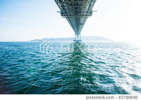 Akashi Kaikyo Bridge 65780690