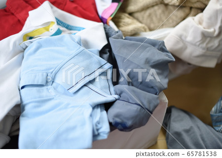 Changing clothes 65781538